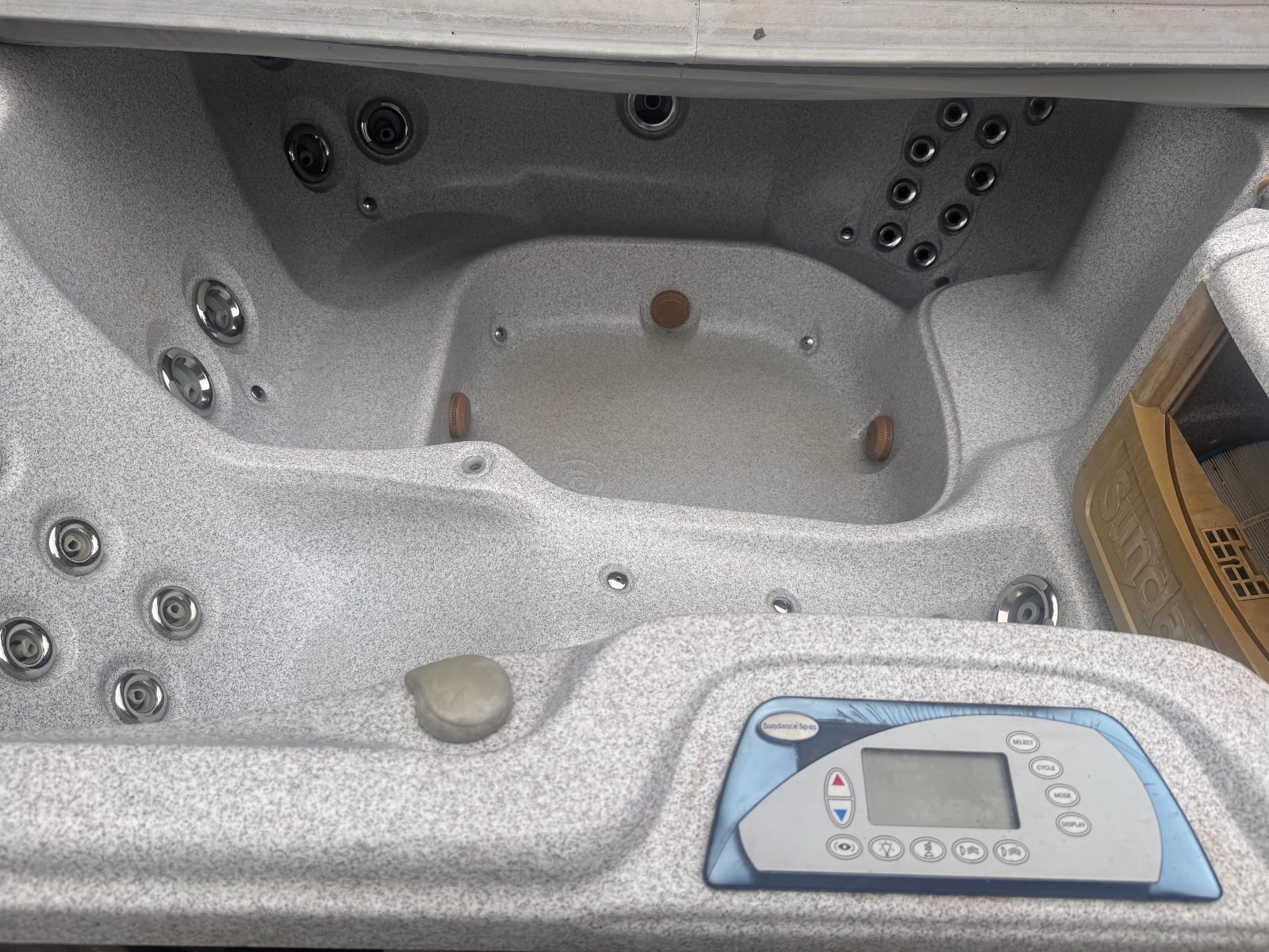 Sundance Spas Sentry Hot Tub Fair Condition - Dublin, OH - photo 9