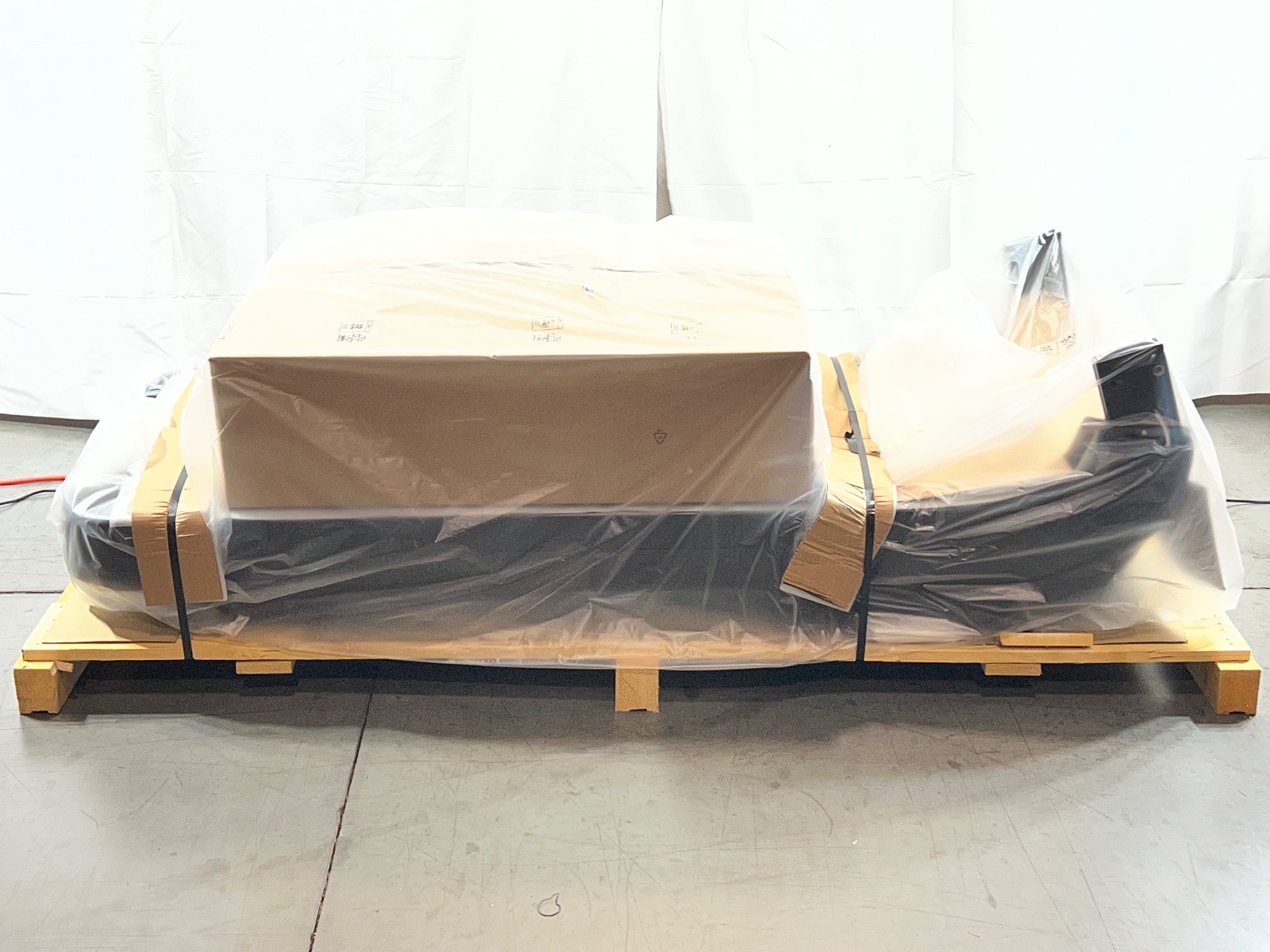 2025 TechnoGym Run Artis Commercial Treadmill Excellent Condition - photo 4