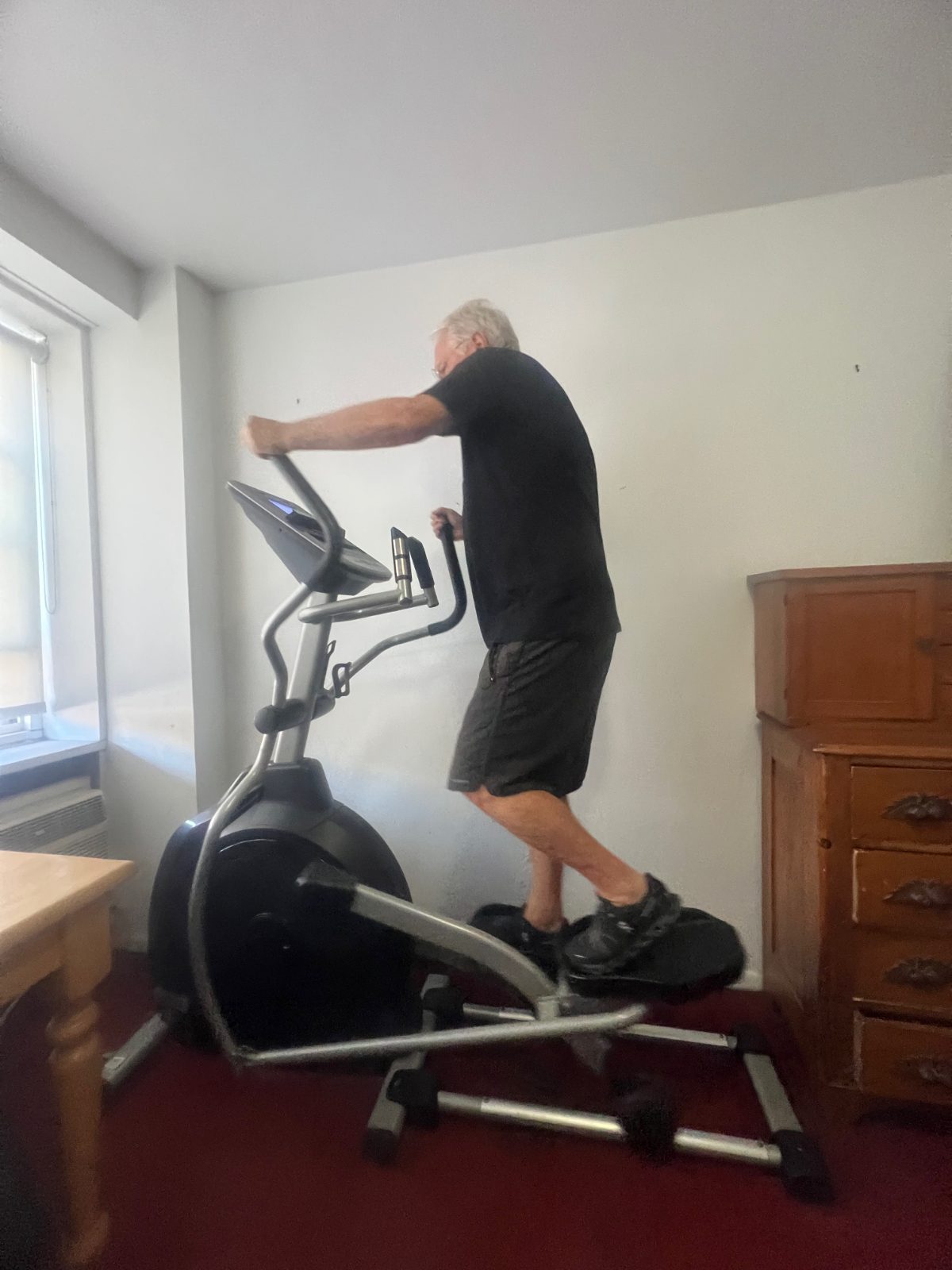 Spirit XE195 Elliptical Trainer - Good - New York, NY, photo 4 of 6