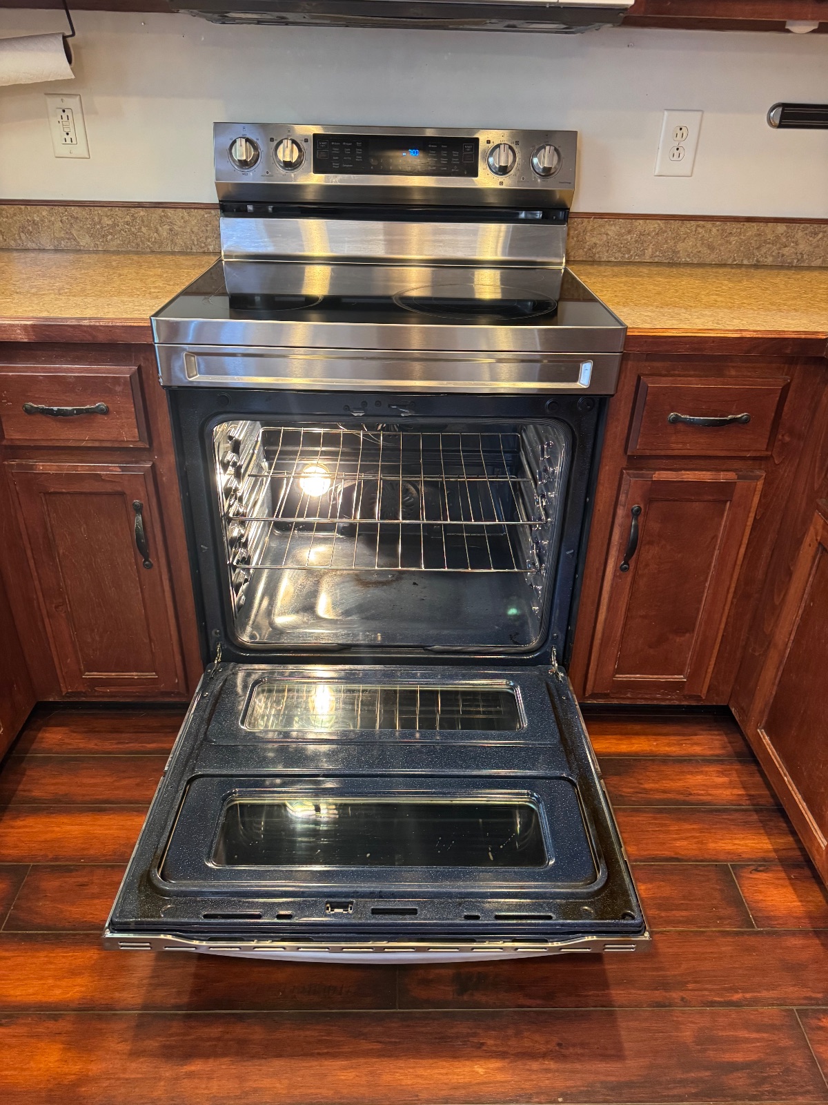 Samsung Flex Duo Smart Electric Range $1000 - Like New - Clarksville, TN, photo 5 of 7