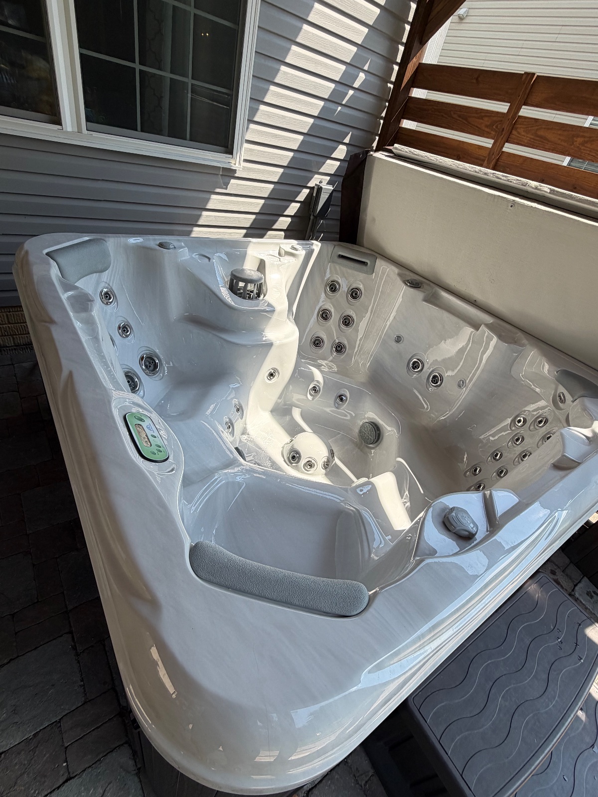 South Seas Spas 748B Hot Tub - Good - South Amherst, OH, photo 3 of 6