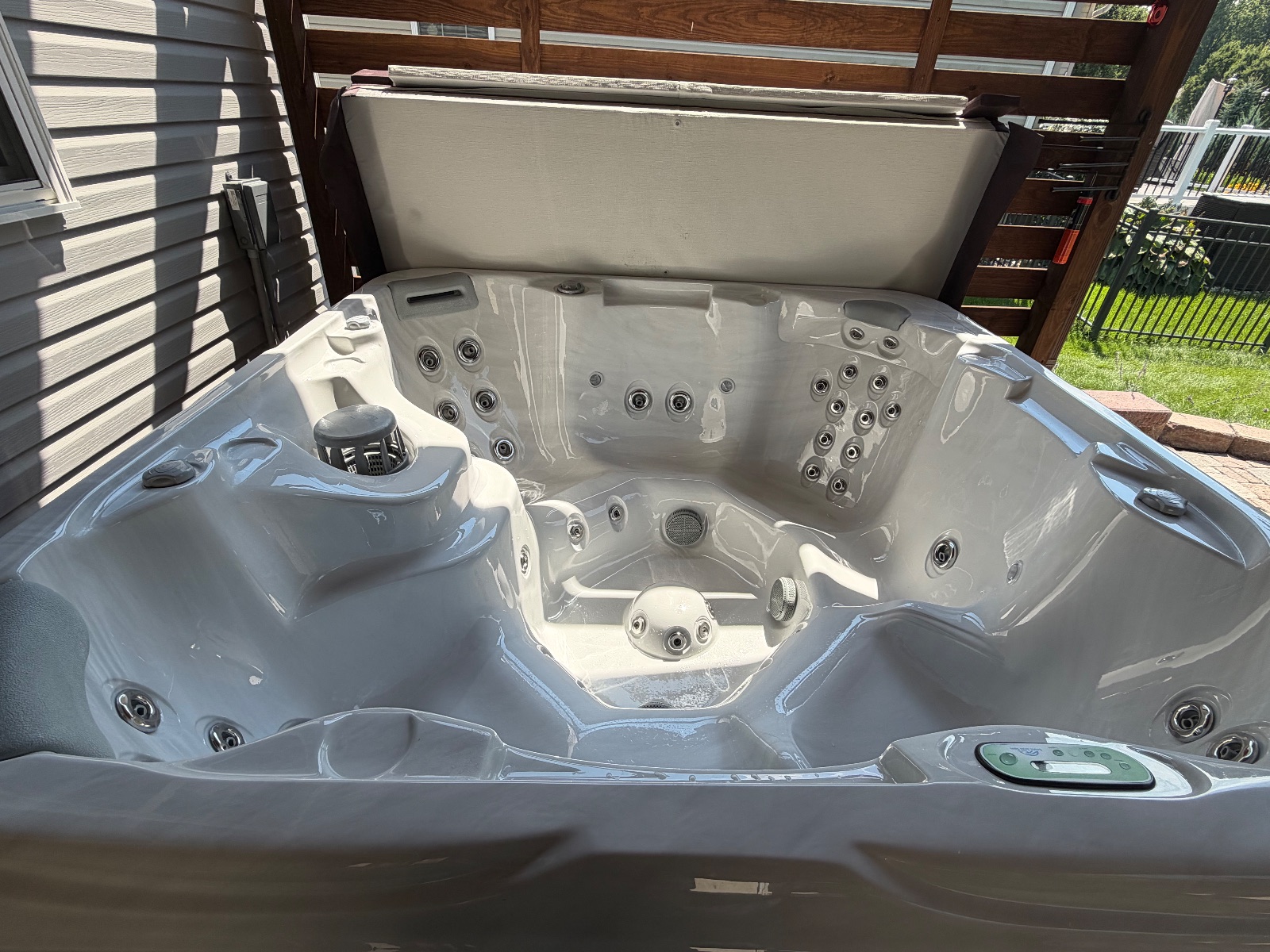 South Seas Spas 748B Hot Tub - Good - South Amherst, OH, photo 4 of 6