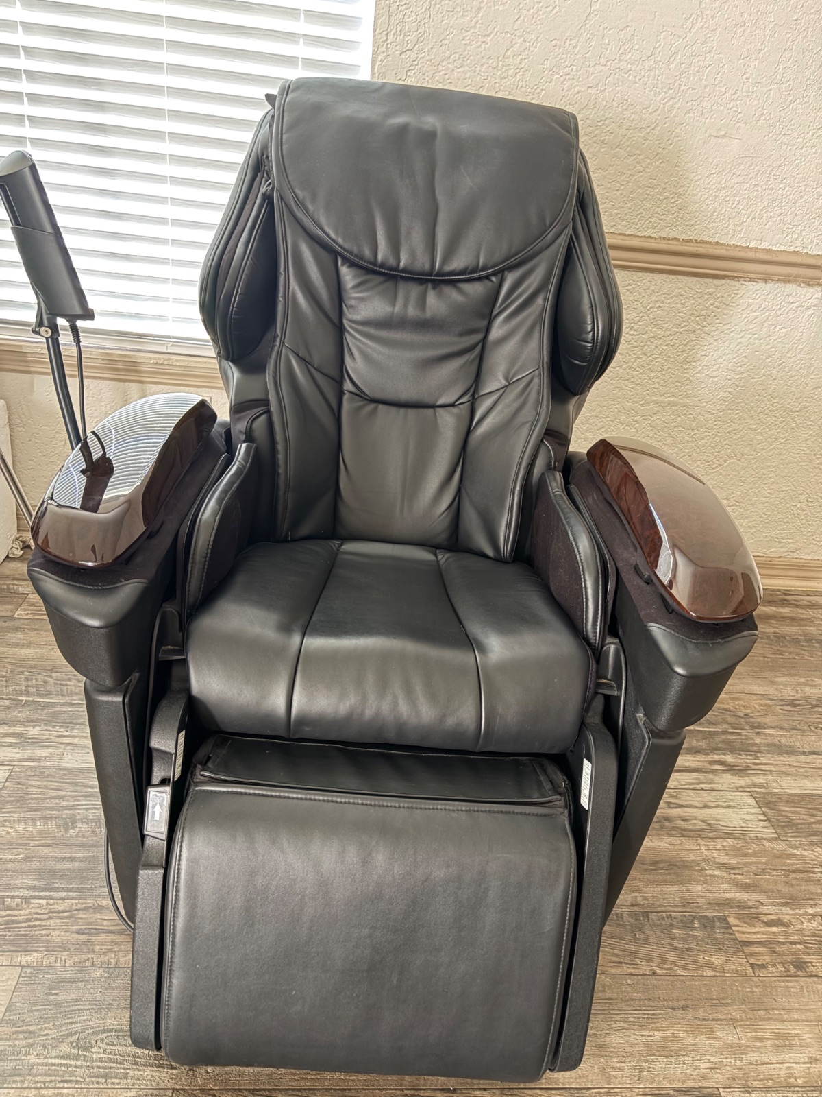 Panasonic EP-MA70 Massage Chair with Remote - Like New - 2022 - Riverview, FL, photo 2 of 7