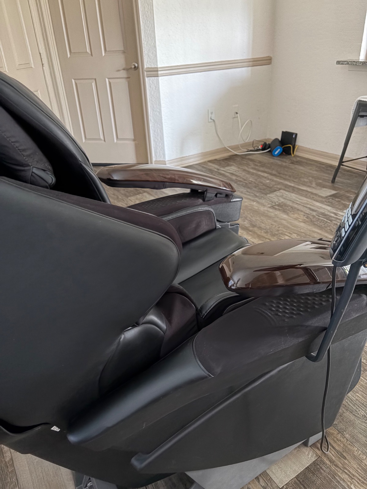 Panasonic EP-MA70 Massage Chair with Remote - Like New - 2022 - Riverview, FL, photo 4 of 7