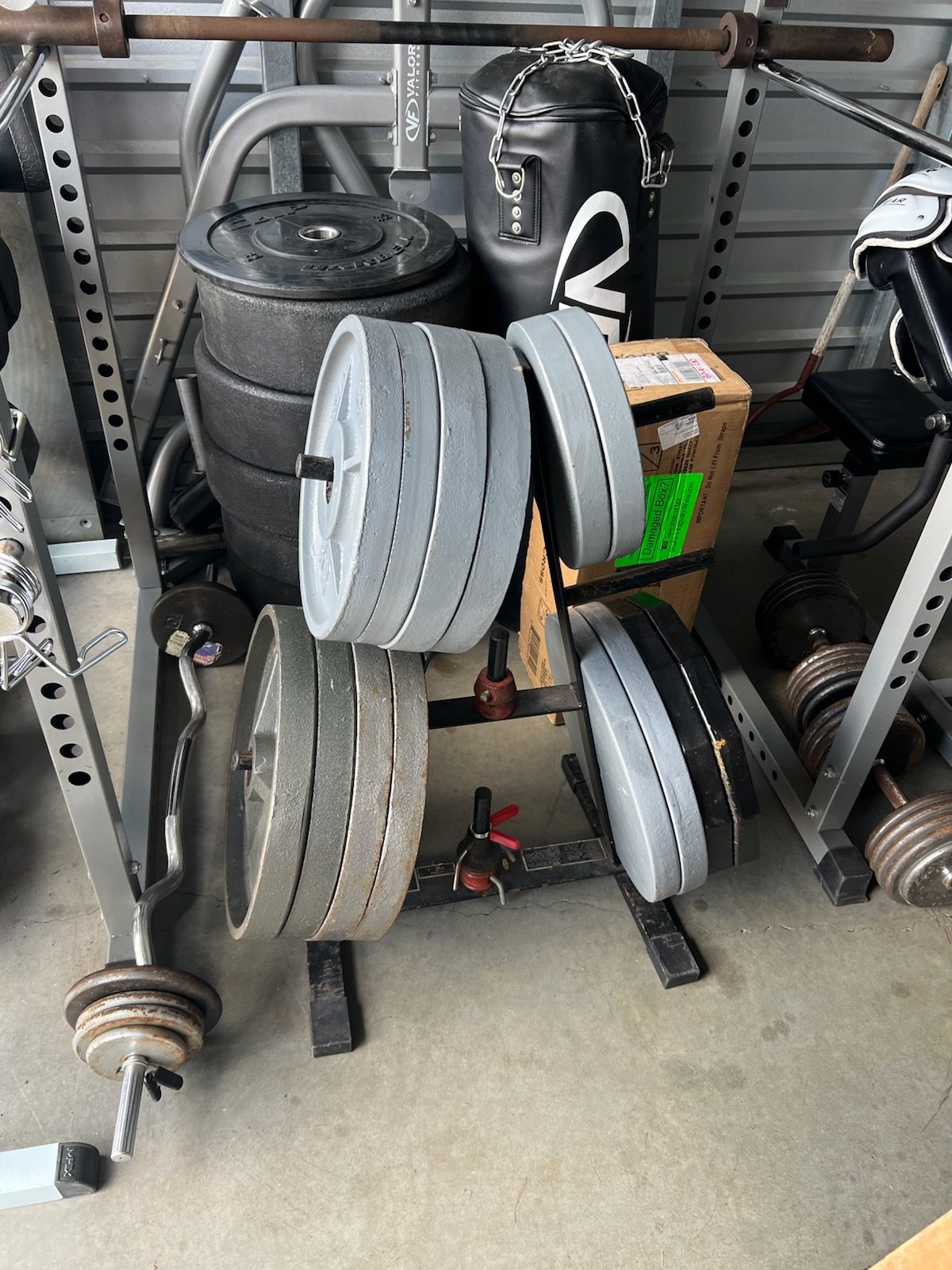 Dumbbell Set, Heavy Rust on Weights - Good - 2020 - Vancouver, WA, photo 2 of 10