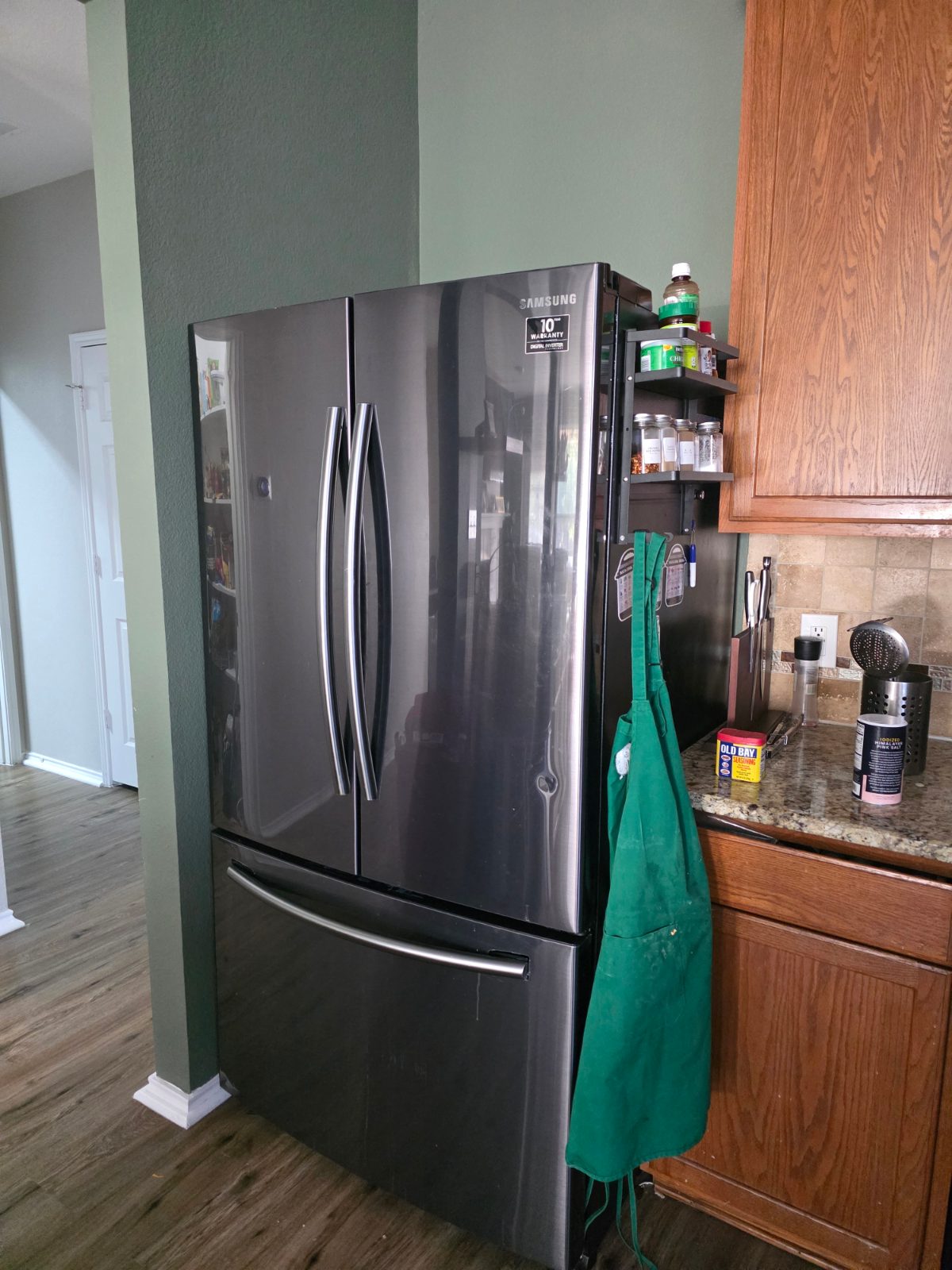 Samsung Stainless Steel Bottom Freezer Refrigerator - Good - Fort Worth, TX, photo 2 of 4