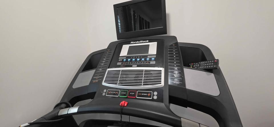 NordicTrack Elite 7700 Treadmill - Excellent - 2020, photo 2 of 3