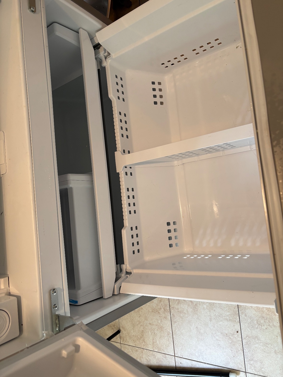 Frigidaire French Door Refrigerator - Good - Dearborn, MI, photo 3 of 7