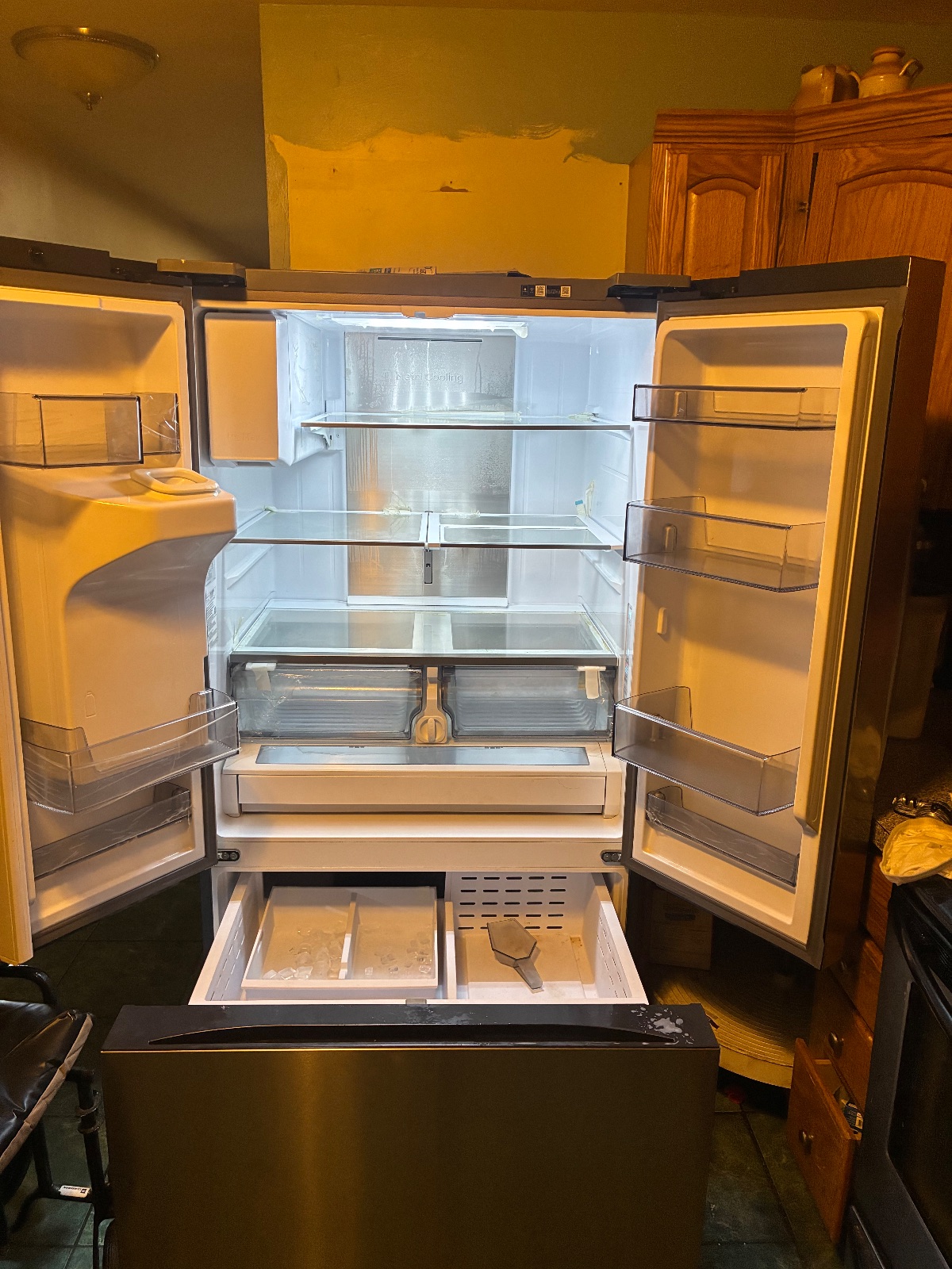 Samsung Stainless Steel French Door Refrigerator, Ice Maker and Dispenser - Fair - Rocky Hill, CT, photo 5 of 6