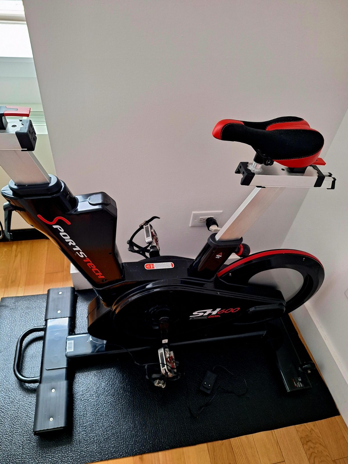 Sportstech SX600 Spin Bike / Indoor Cycling Exercise Bike Peloton Alternative - Excellent - New York, NY, photo 5 of 10