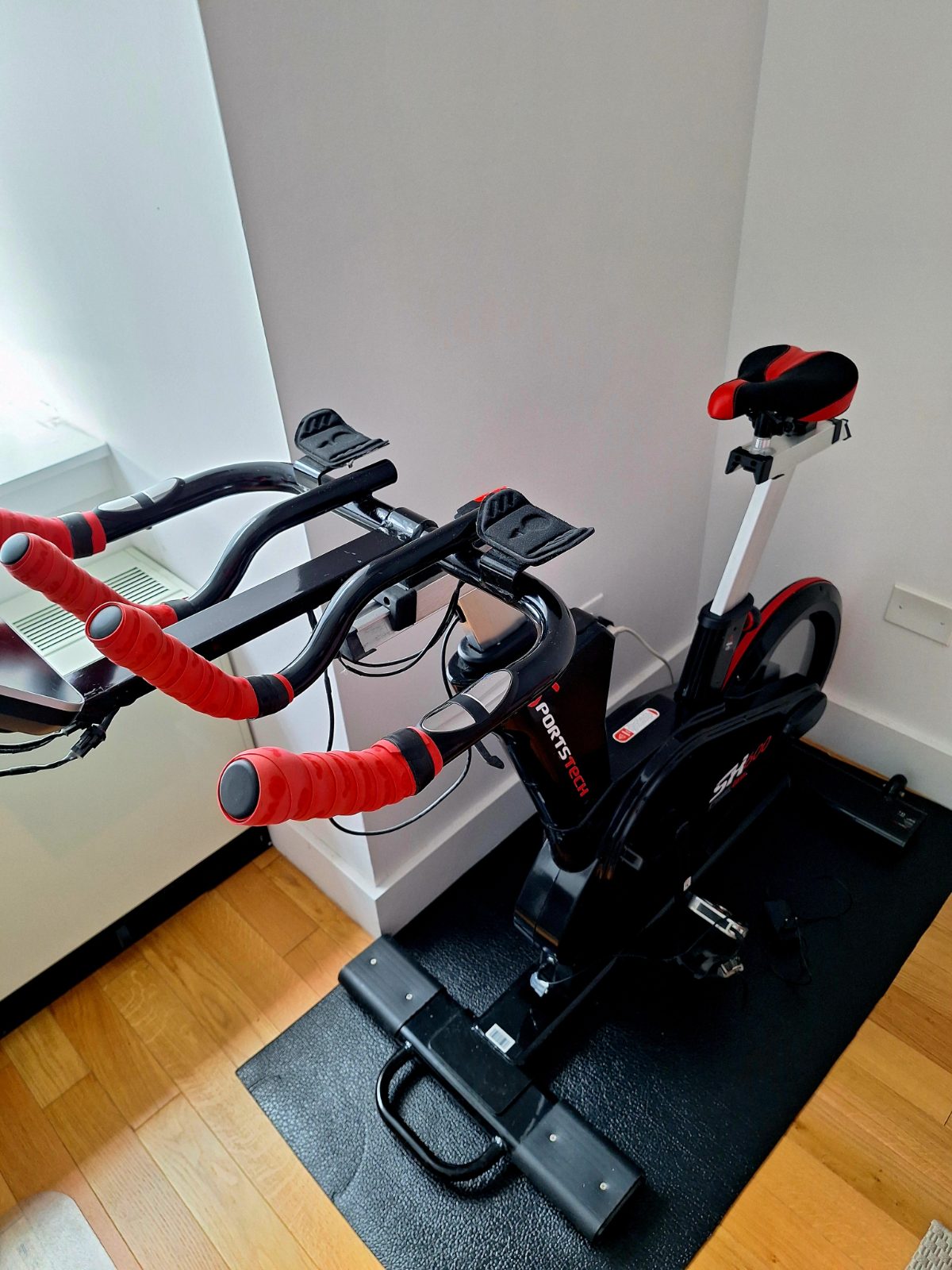 Sportstech SX600 Spin Bike / Indoor Cycling Exercise Bike Peloton Alternative - Excellent - New York, NY, photo 6 of 10
