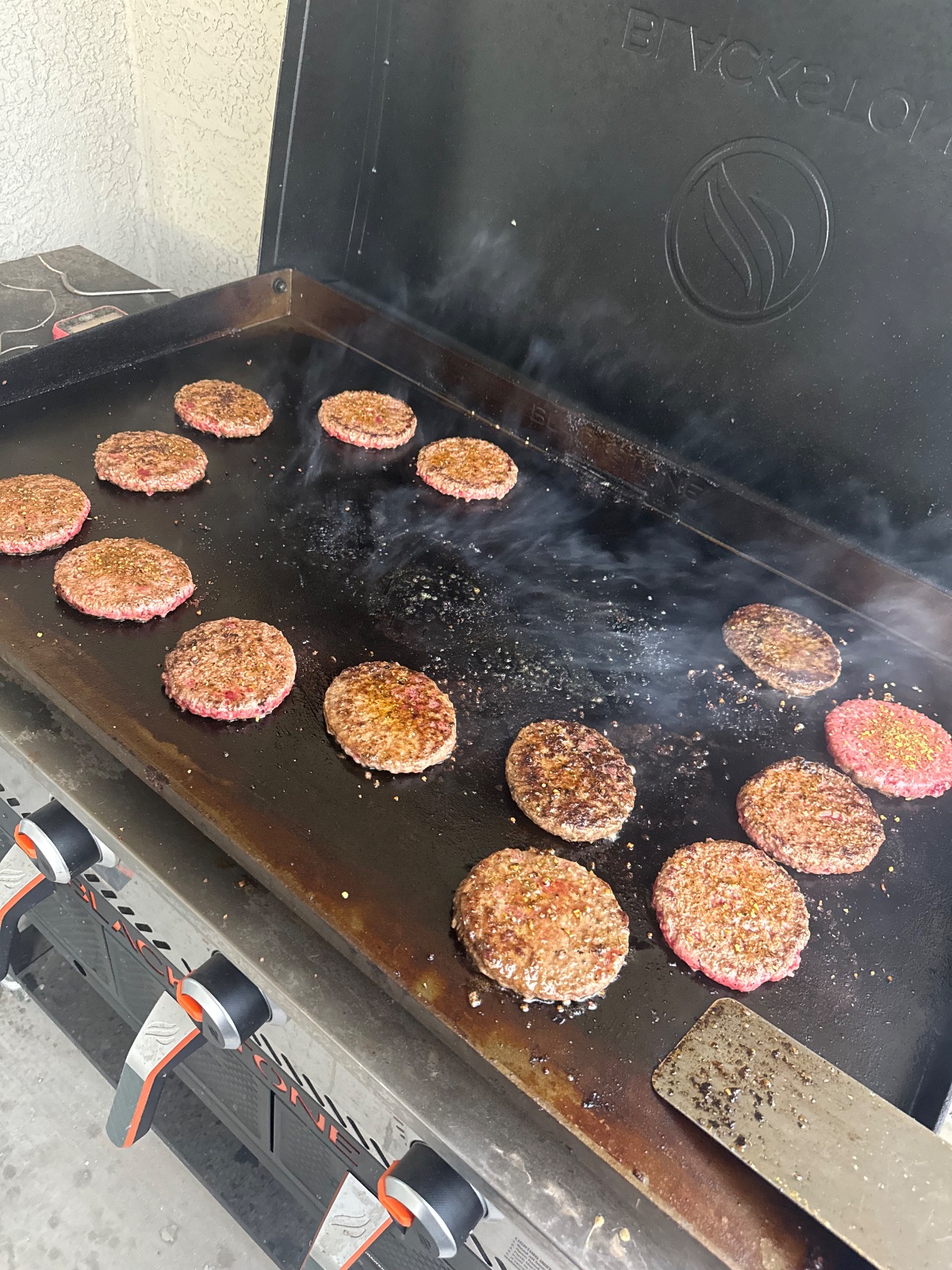 Blackstone 4-Burner Propane Griddle - Good, photo 2 of 5