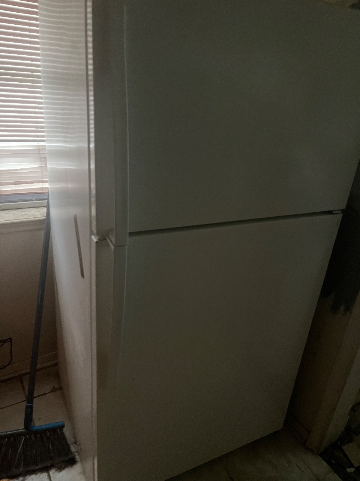Refrigerator with Heavy Frost Buildup - Like New - Houston, TX, photo 6 of 10
