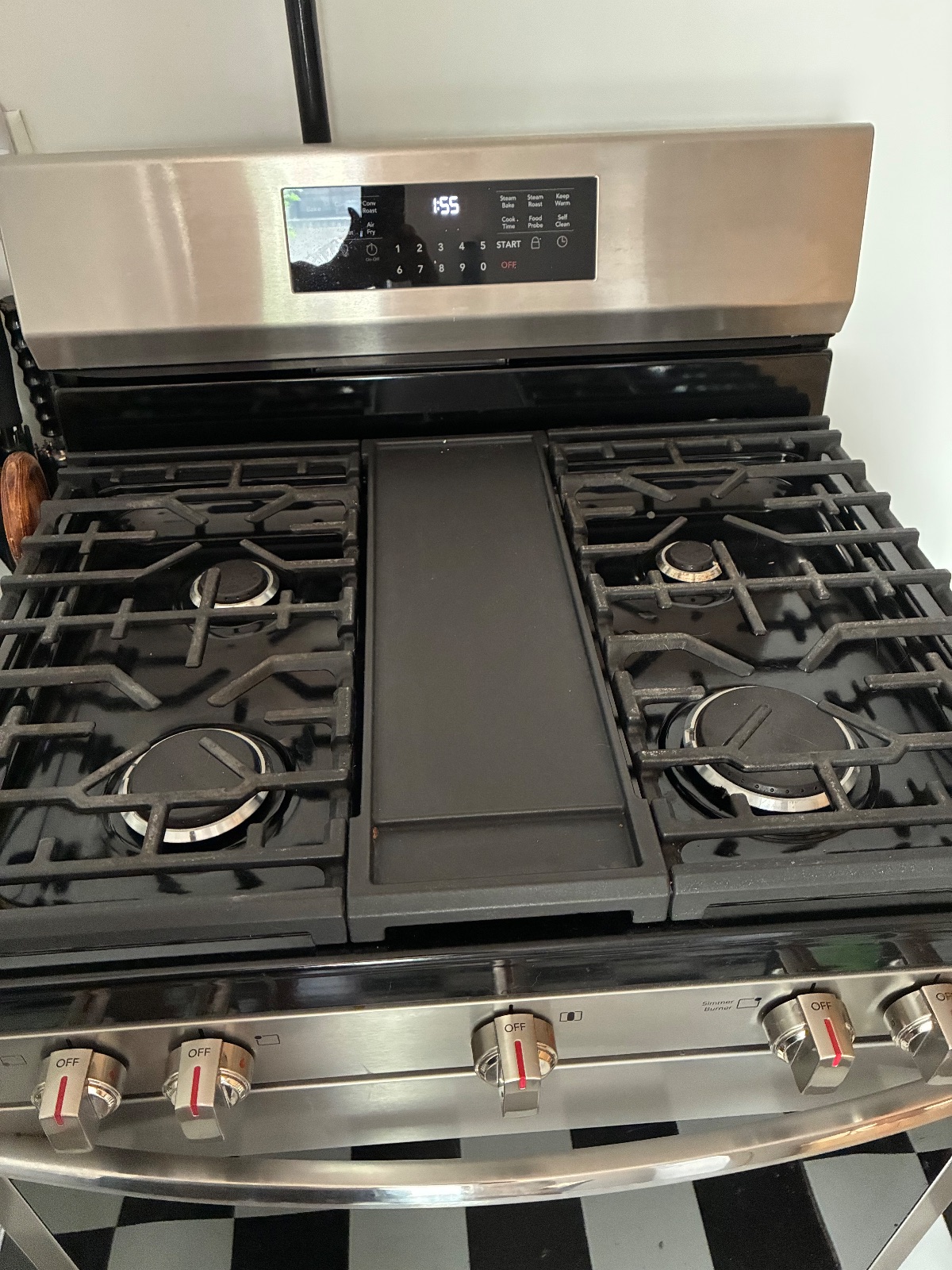 Frigidaire Gallery 30 Inch 5 Burner, Freestanding Gas Range with Air Fry - Like New - New York, NY, photo 3 of 4