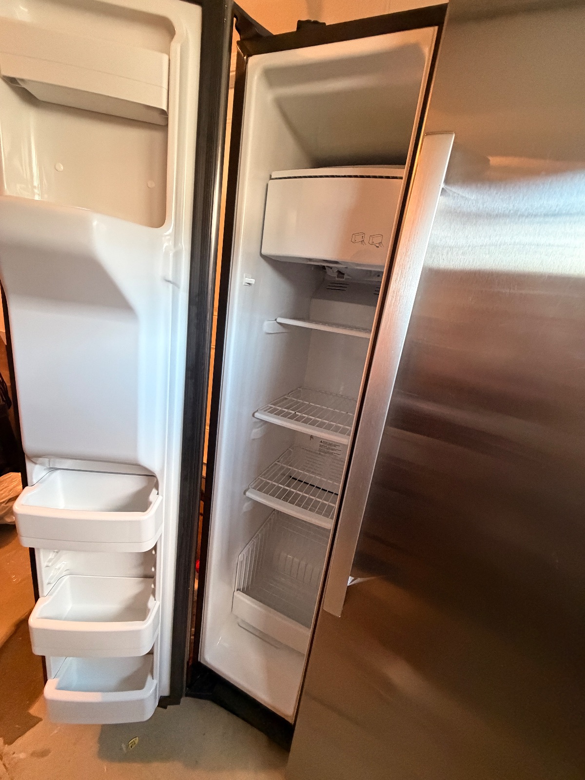 GE Side by Side Refrigerator - Like New - Ruther Glen, VA, photo 2 of 5