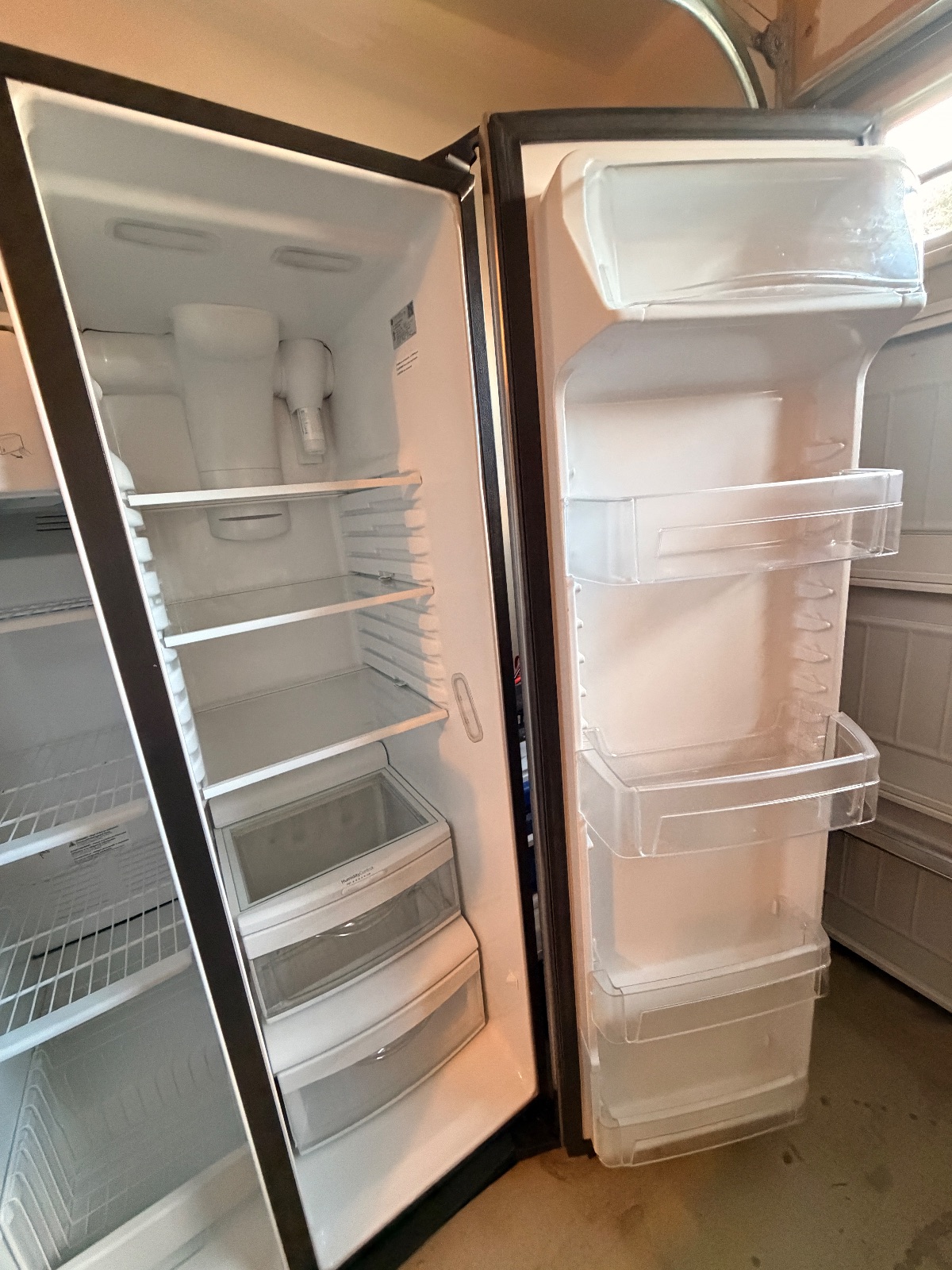 GE Side by Side Refrigerator - Like New - Ruther Glen, VA, photo 3 of 5