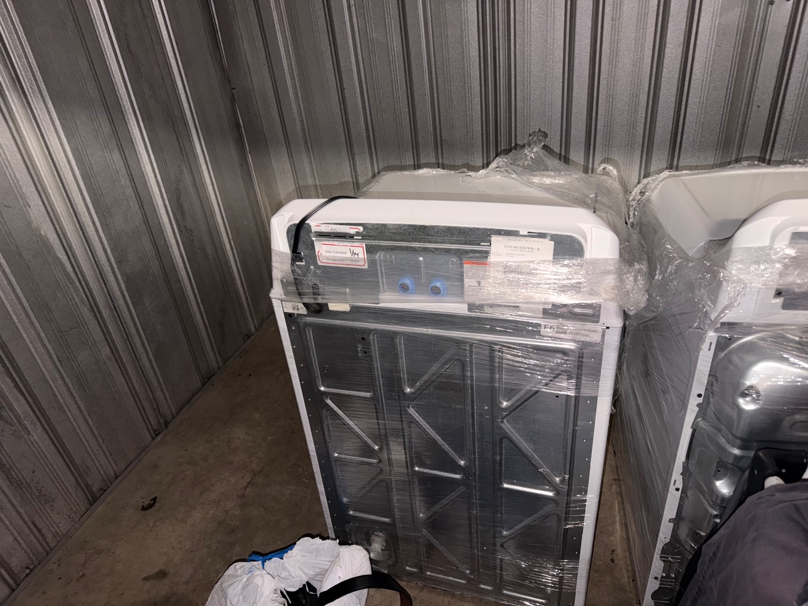 Pair of Whirlpool Top Load Washers - Like New - Macdona, TX, photo 2 of 7