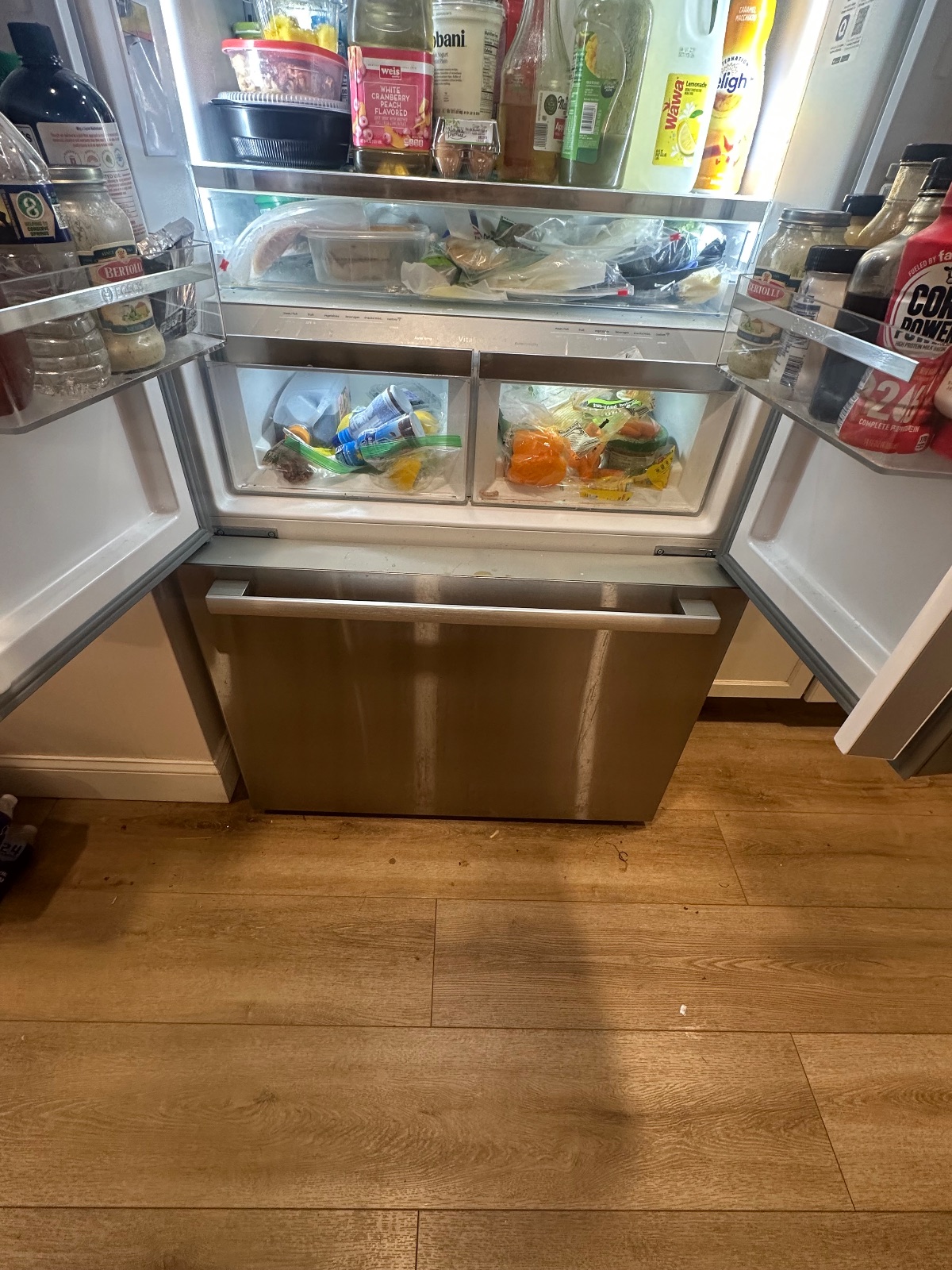 Bosch B36CT80SNS Refrigerator, French Door Stainless Steel - Like New - Montgomery County, PA, photo 4 of 6