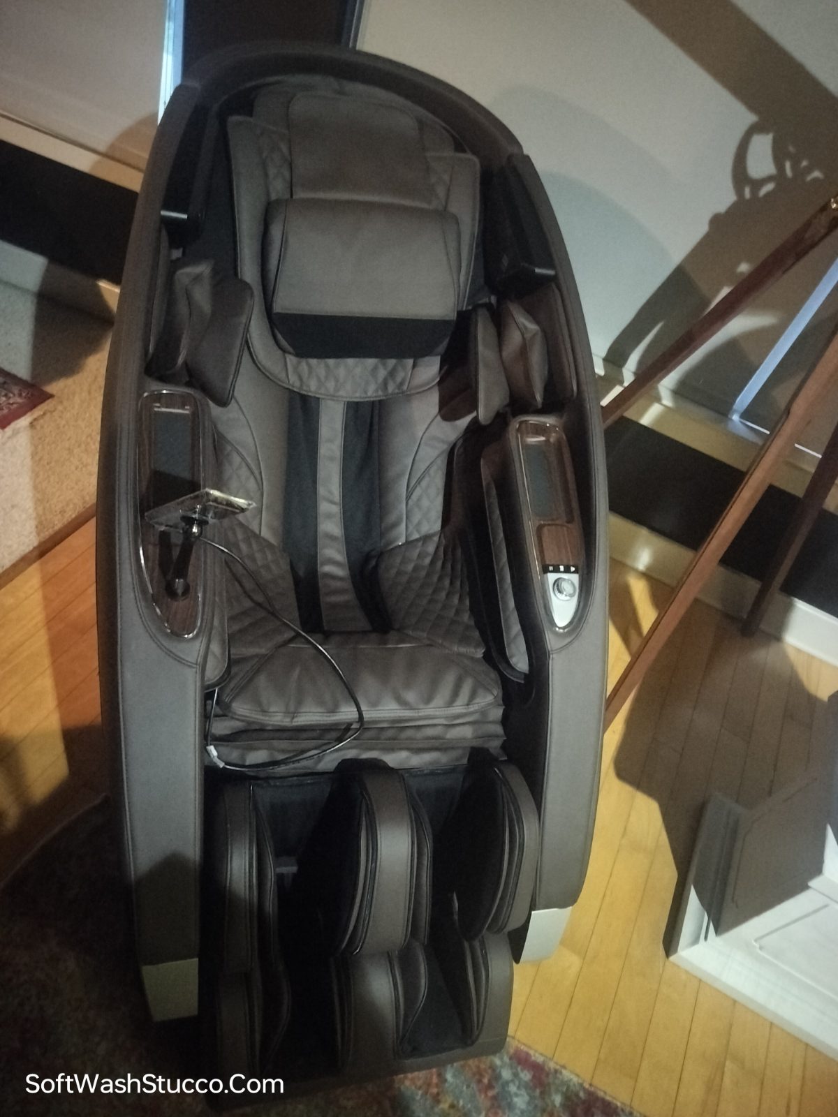 Human Touch Super Novo Massage Chair Brown Leather - Like New - 2024 – Houston, TX, photo 2 of 4