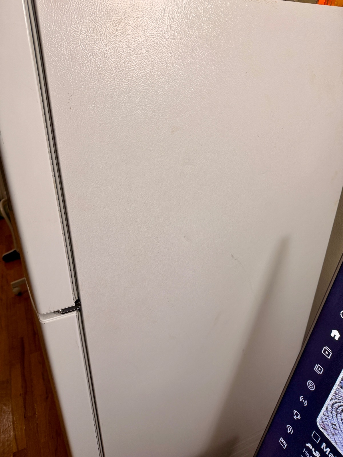 LG 20.2 Cu Ft Top Freezer Refrigerator - Like New - 2025 - Queens, NY, photo 4 of 7