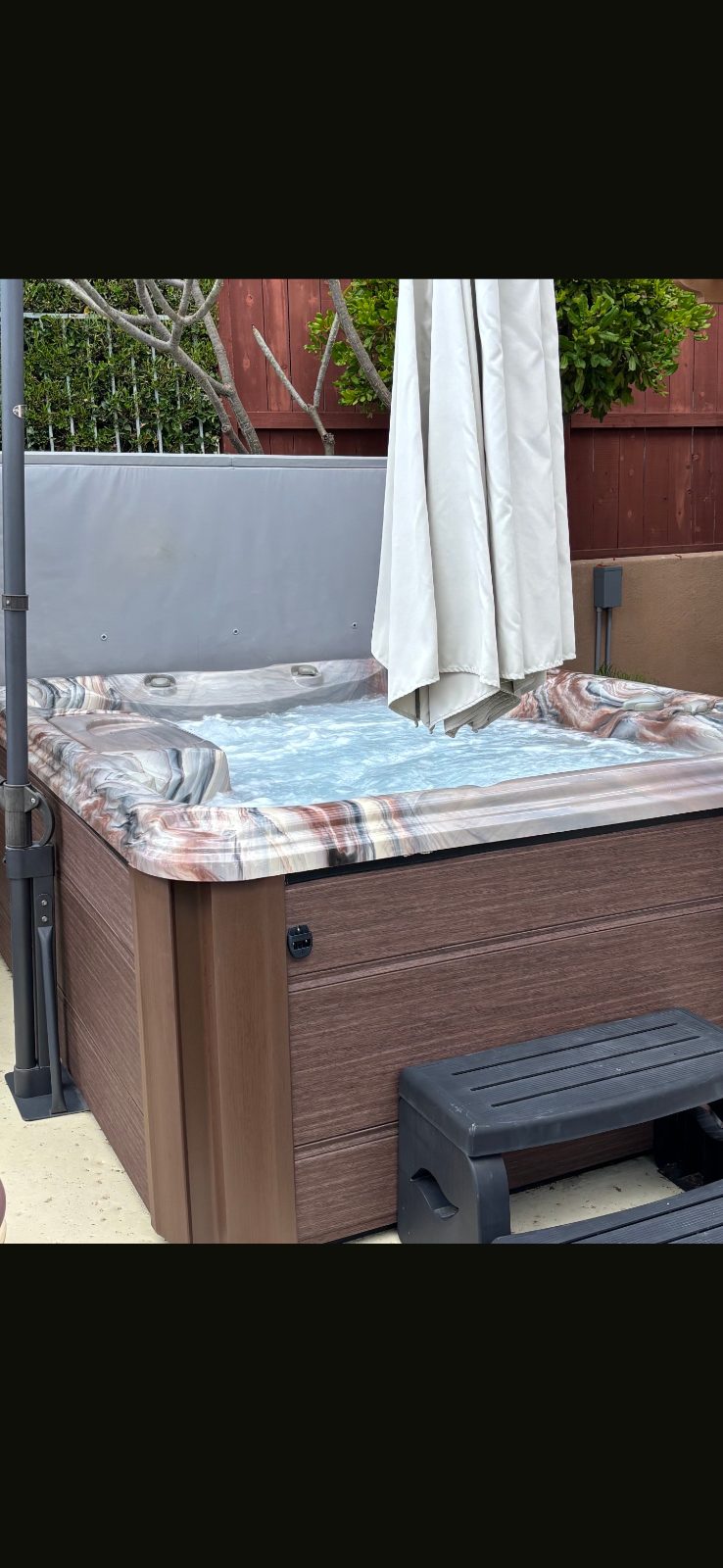 Sundance Spas Hot Tub, Includes Umbrella and Steps - Like New – Escondido, CA, photo 3 of 6