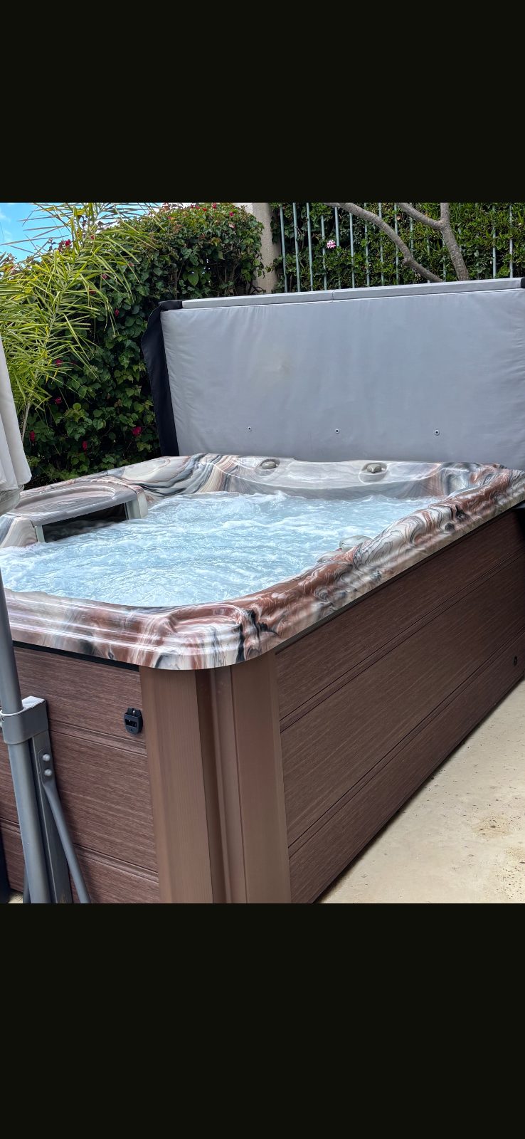 Sundance Spas Hot Tub, Includes Umbrella and Steps - Like New – Escondido, CA, photo 4 of 6