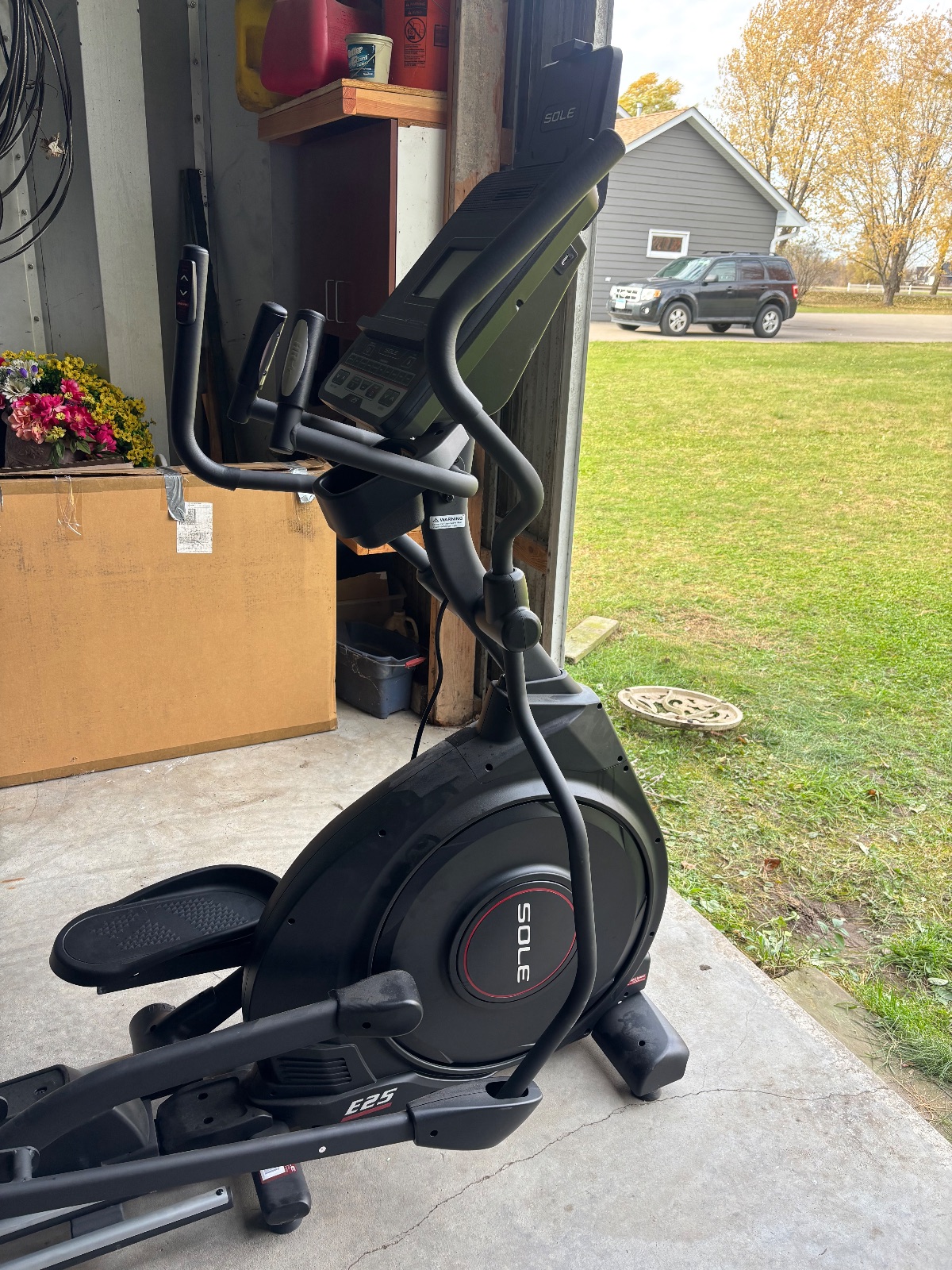 Sole E25 Elliptical - Like New - Nowthen, MN, photo 4 of 6