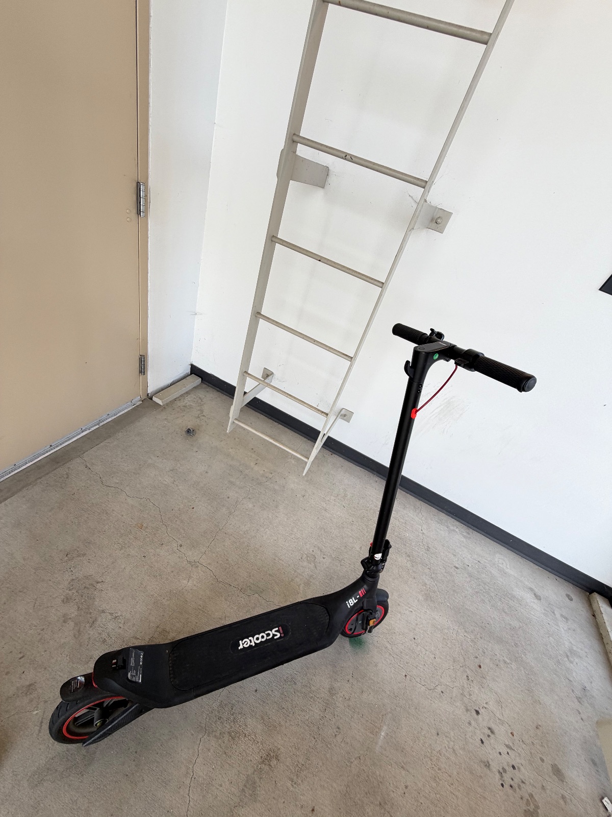 iScooter, 18 Mph Top Speed, 350W - Like New - 2025 - Hawthorne, CA, photo 3 of 3