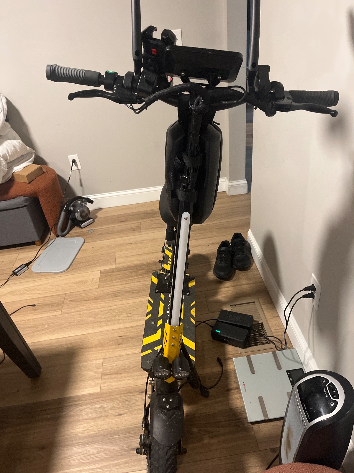 Foholo Electric Scooter With Seat and Charger - Like New – Watertown, MA, photo 3 of 4