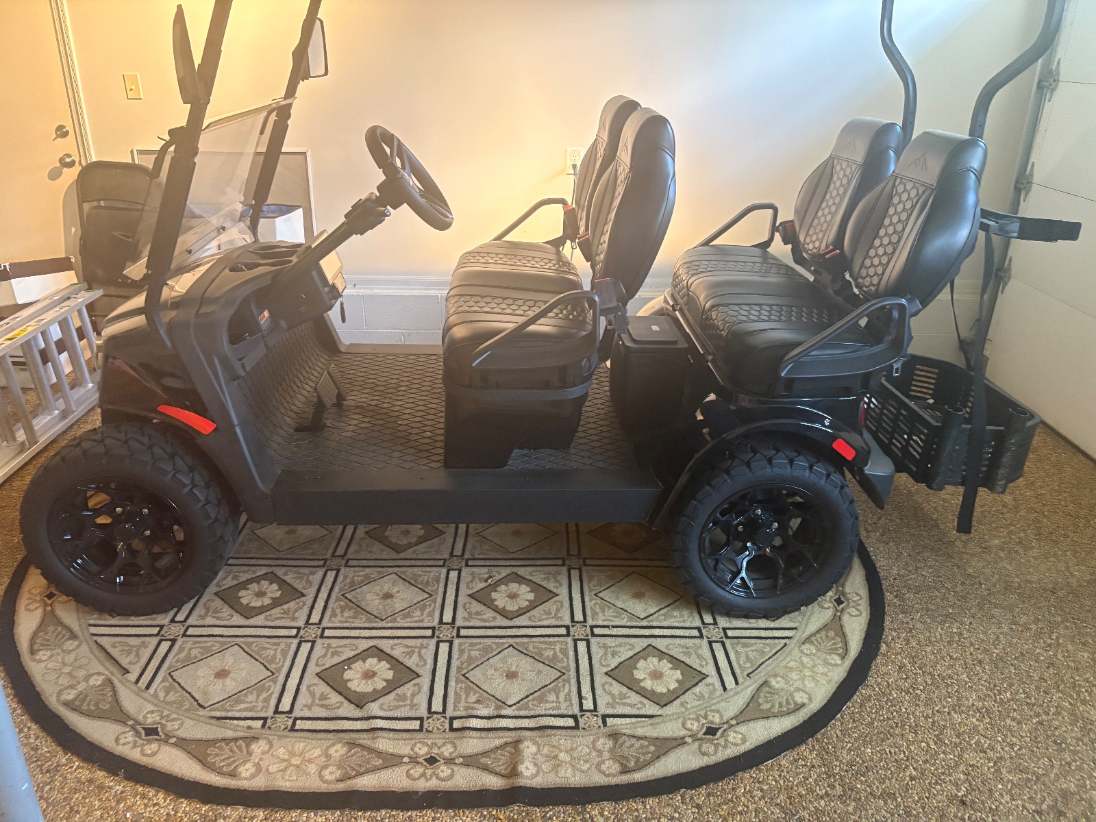 Sierra LSV 2+2 Golf Cart, Black Lithium 4 Seater - Like New - 2025 – Powell, OH, photo 3 of 9