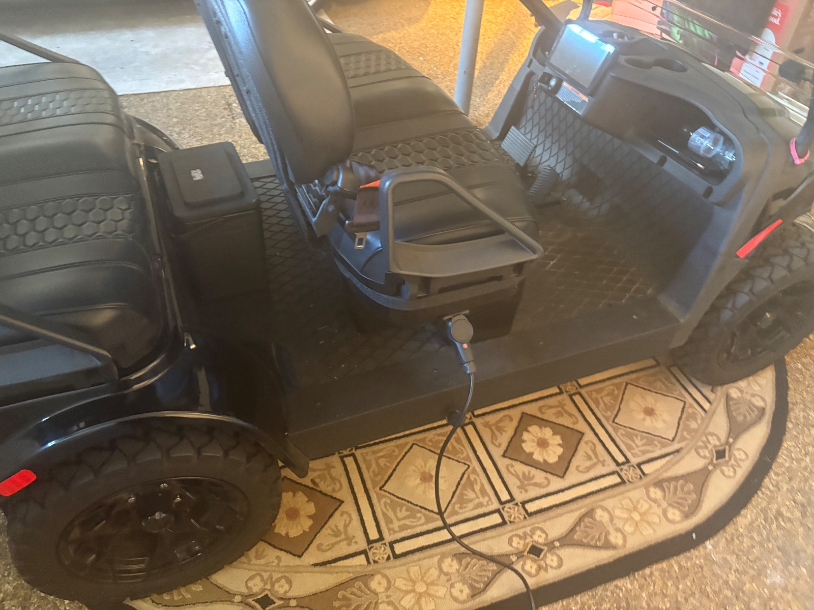 Sierra LSV 2+2 Golf Cart, Black Lithium 4 Seater - Like New - 2025 – Powell, OH, photo 5 of 9