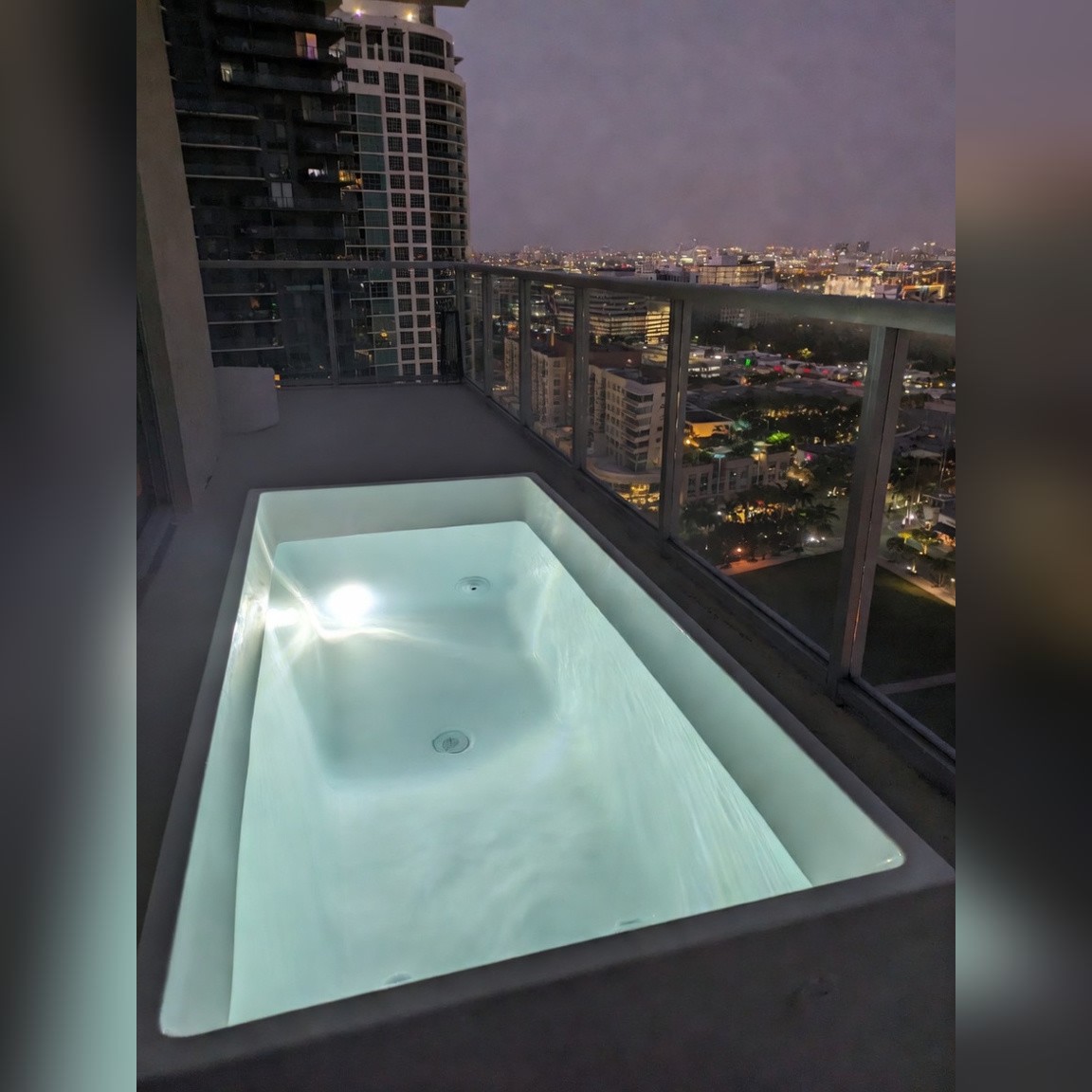 Plunge Cold Plunge Tub, Includes Insulated Cover - Good - 2023 – Miami, FL