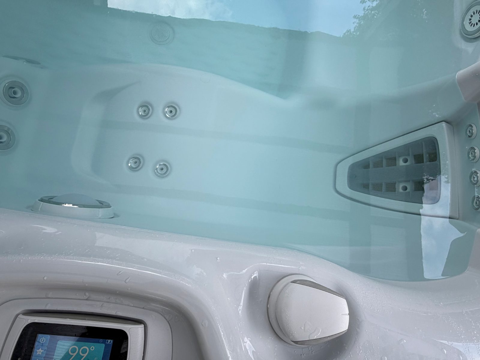 Hot Spring Spas Hot Tub, 4-5 Person Saltwater - Like New - 2021 – Silverton, OH, photo 2 of 7
