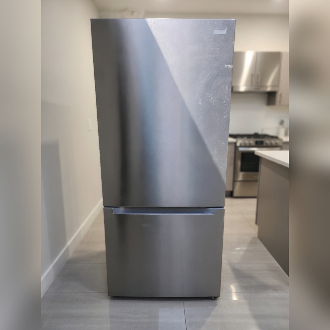 Stainless Steel Refrigerator, 18.7 Cu Ft Bottom Freezer - Like New - 2025 – Ringgold, GA