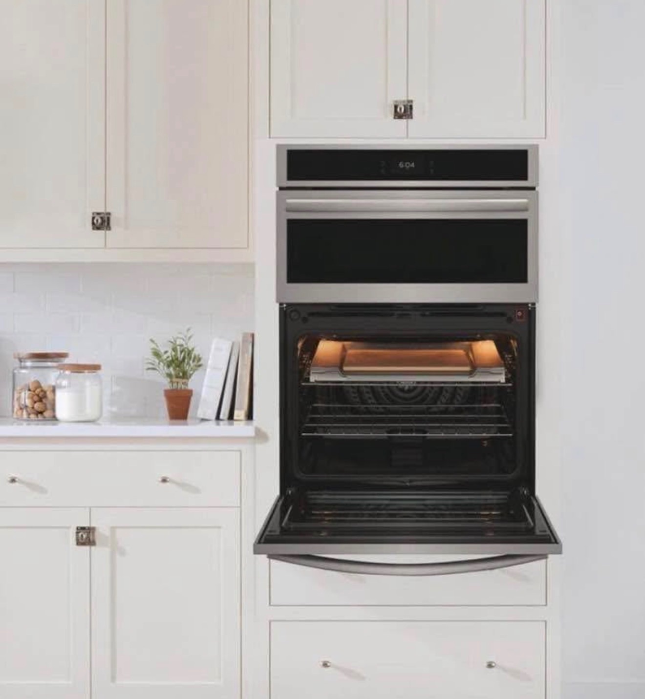 Gallery 30" Electric Oven Combination Microwave with Stone-Baked Pizza Built in GCWM3070AF - New, photo 2 of 2