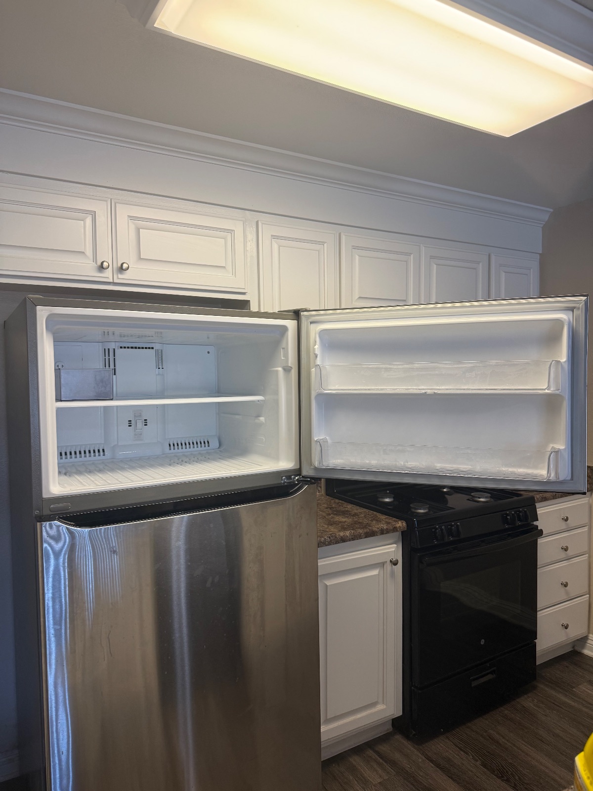 LG Top Freezer Refrigerator, Stainless Steel - Good - 2024 – Cypress, CA, photo 4 of 12