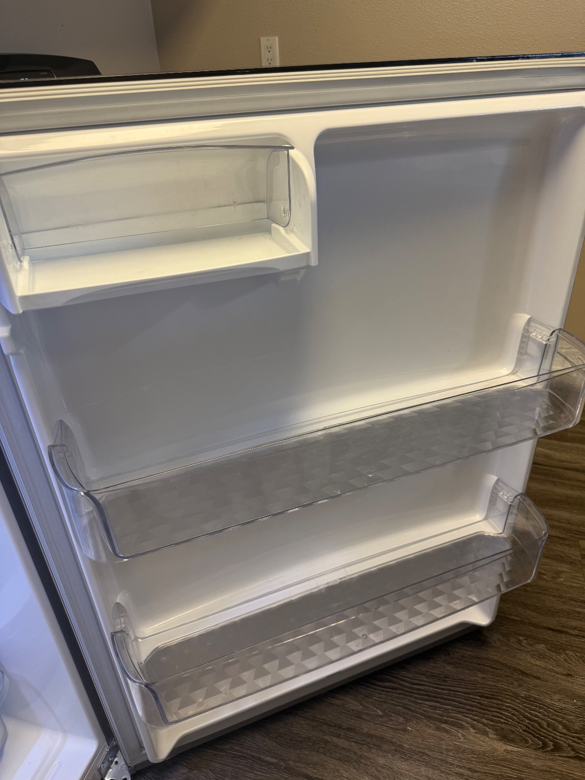 LG Top Freezer Refrigerator, Stainless Steel - Good - 2024 – Cypress, CA, photo 5 of 12