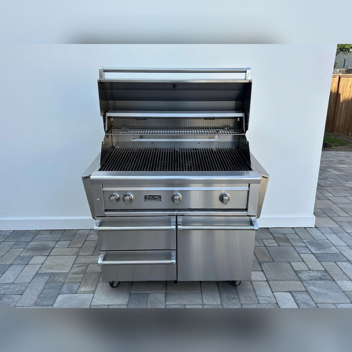 Viking Professional Gas Grill, Includes Cart and Cover - Good - South Miami, FL