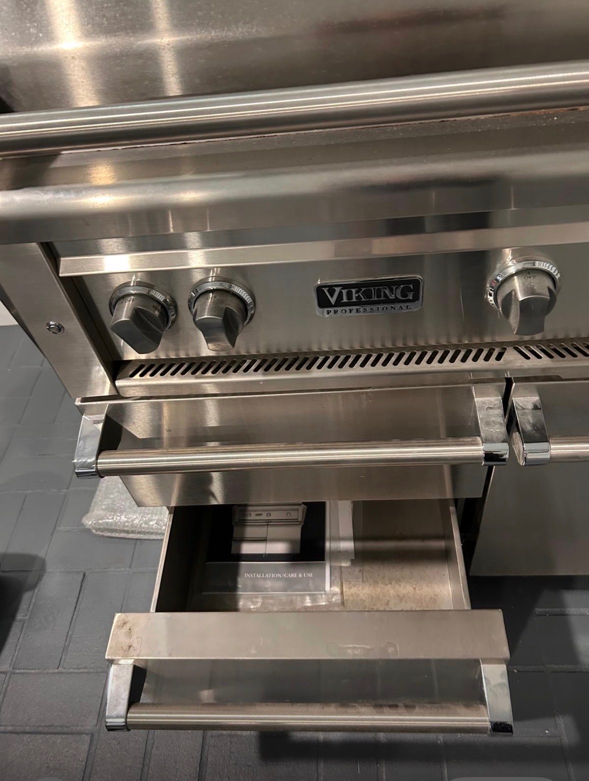 Viking Professional Gas Grill, Includes Cart and Cover - Good - South Miami, FL, photo 3 of 4