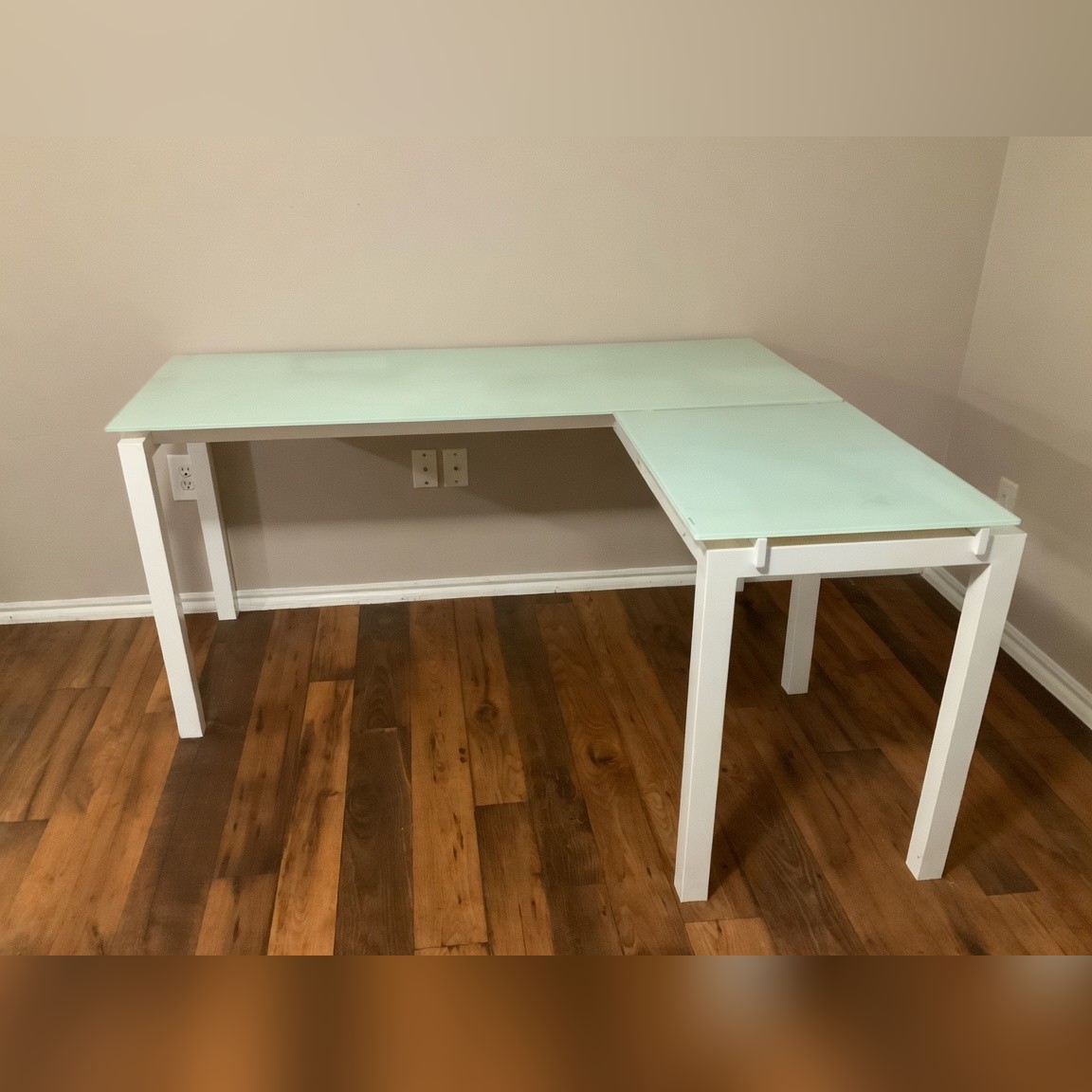 L-shape White Desk - Like New - Denton, TX
