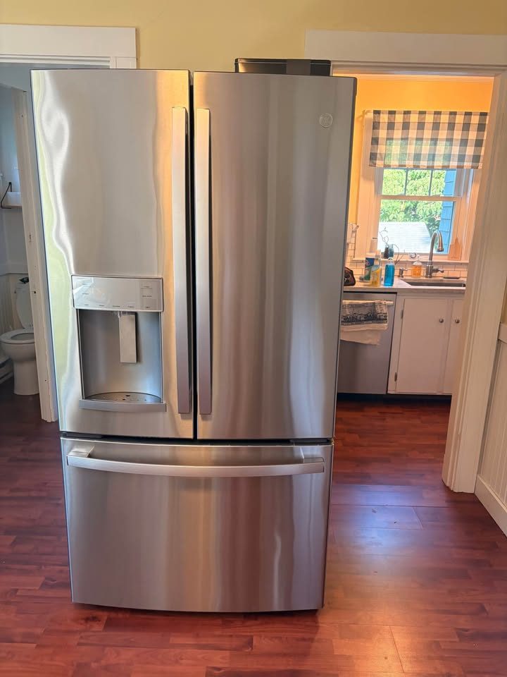 GE Large Refrigerator - Like New - Reading, MA, photo 2 of 8
