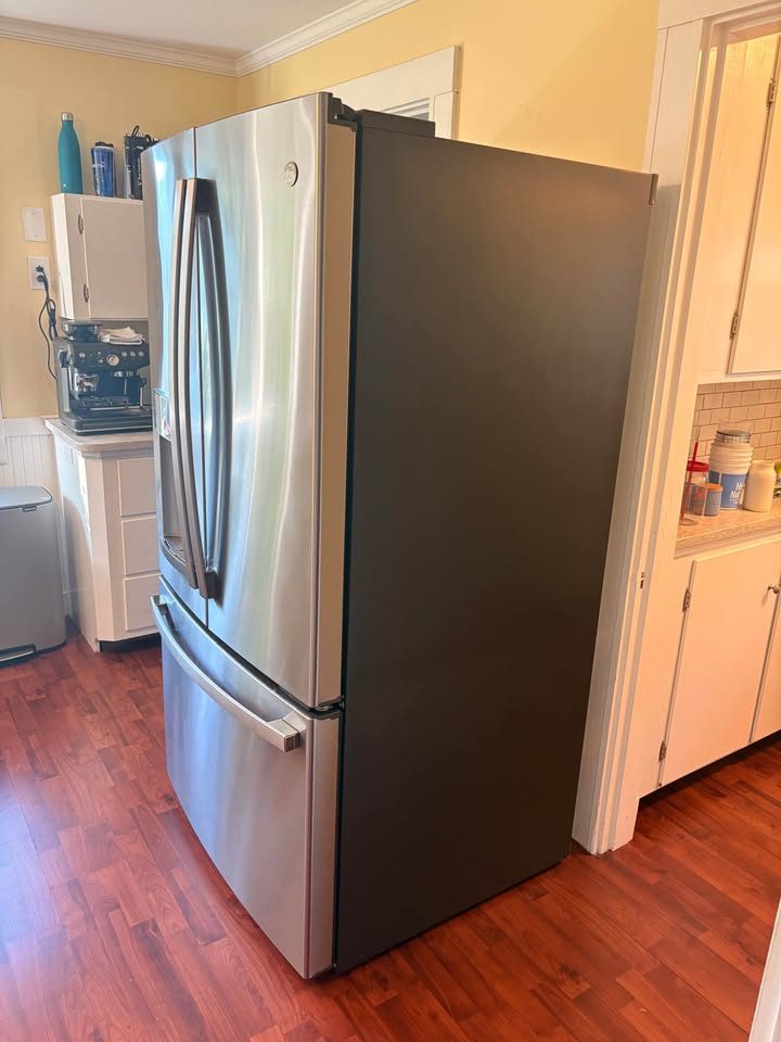 GE Large Refrigerator - Like New - Reading, MA, photo 3 of 8