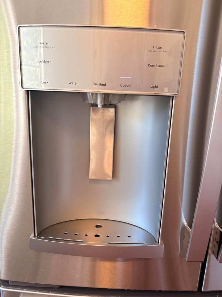 GE Large Refrigerator - Like New - Reading, MA, photo 4 of 8