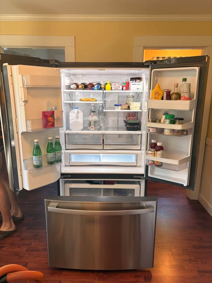 GE Large Refrigerator - Like New - Reading, MA, photo 5 of 8