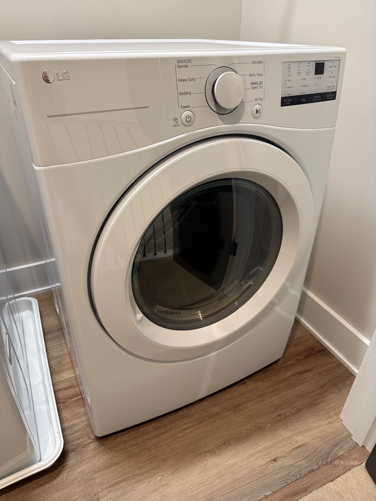 LG Front Load Washer and Dryer Set - Like New - 2024 – Lebanon, OH, photo 4 of 10