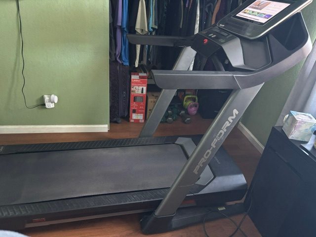 ProForm Pro 5000 Smart Treadmill with 14" Touchscreen - Very Good - Sacramento, CA, photo 4 of 6
