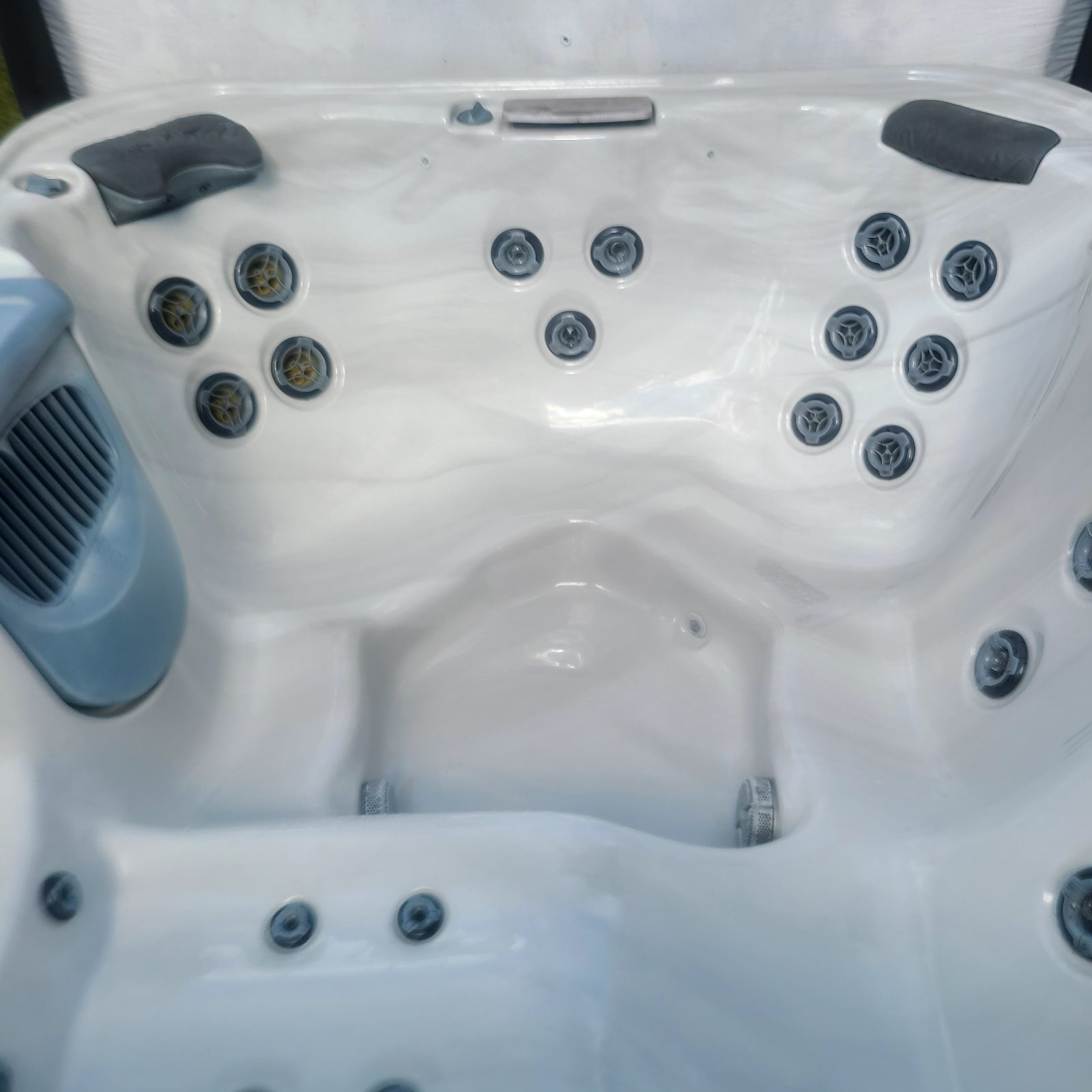 Bullfrog Spas Hot Tub, 6+ Person, 34 Jets - Excellent - 2020 - Hudson, NH, photo 3 of 6