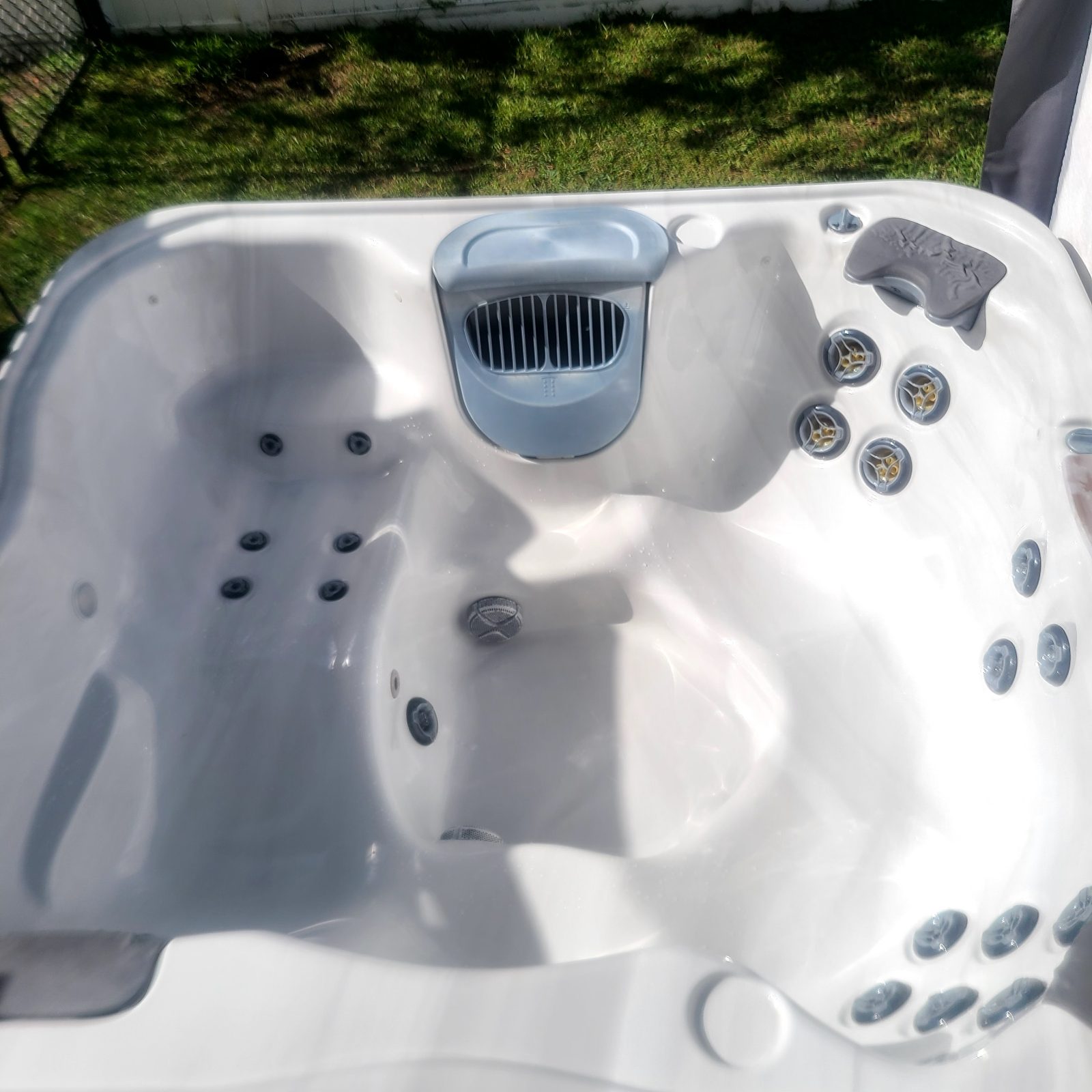 Bullfrog Spas Hot Tub, 6+ Person, 34 Jets - Excellent - 2020 - Hudson, NH, photo 4 of 6