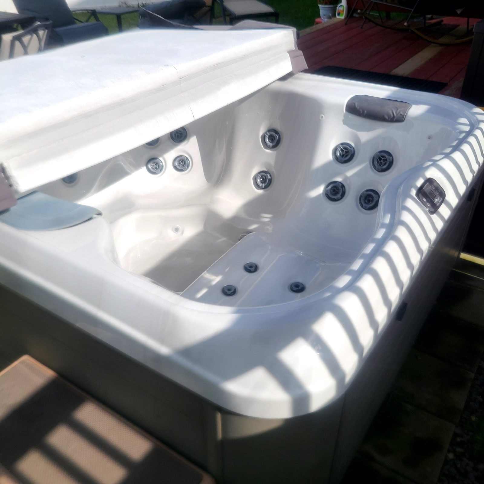 Bullfrog Spas Hot Tub, 6+ Person, 34 Jets - Excellent - 2020 - Hudson, NH, photo 5 of 6