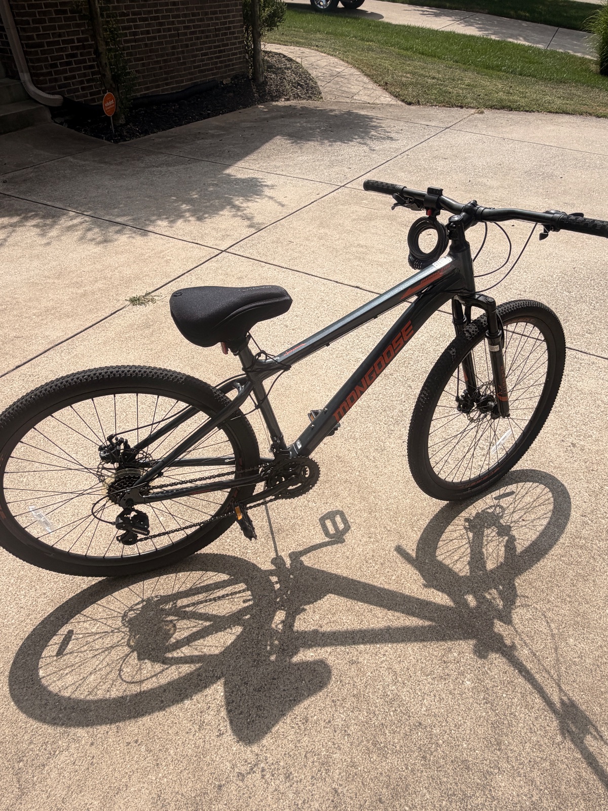 29in Mongoose Durham Mountain Bike - Like New - Louisville, KY, photo 2 of 5